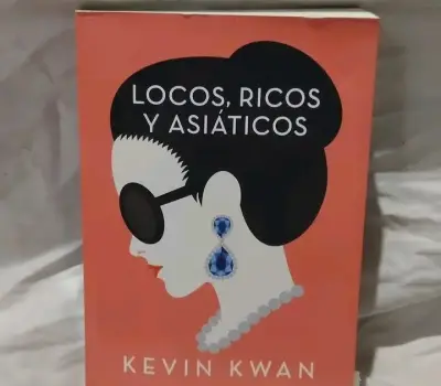 Libro 'Locos, Ricos y Asiáticos' de Kevin Kwan - miniatura 1