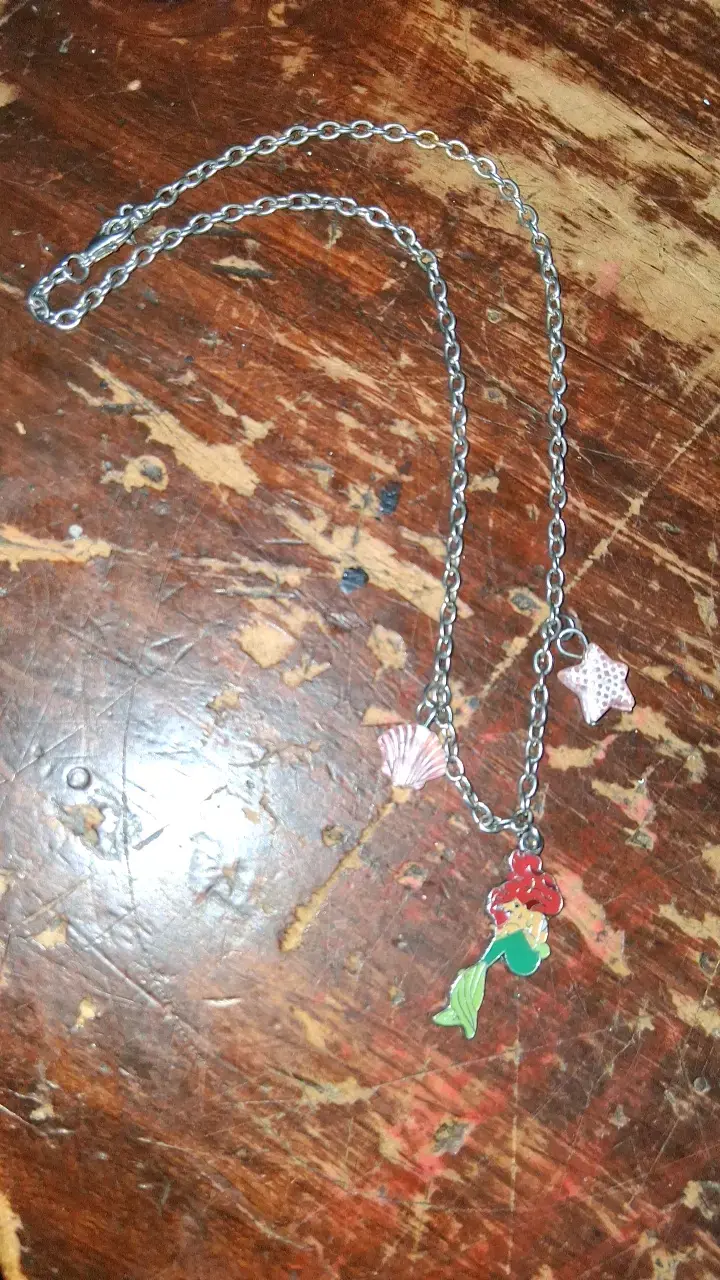 Collar con colgantes de sirena y estrellas - 2