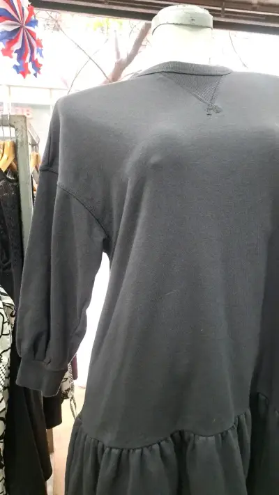 Vestido suelto gris oscuro para mujer - miniatura 2