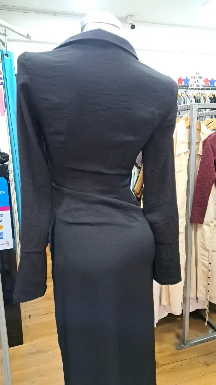 Vestido negro elegante de manga larga - 3