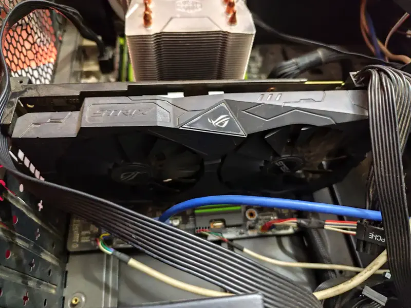 PC Gamer Xeon 2689 / RX 570 8GB VRAM / 16 GB RAM - 3