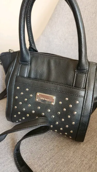Cartera negra Nine West con tachas - miniatura 1