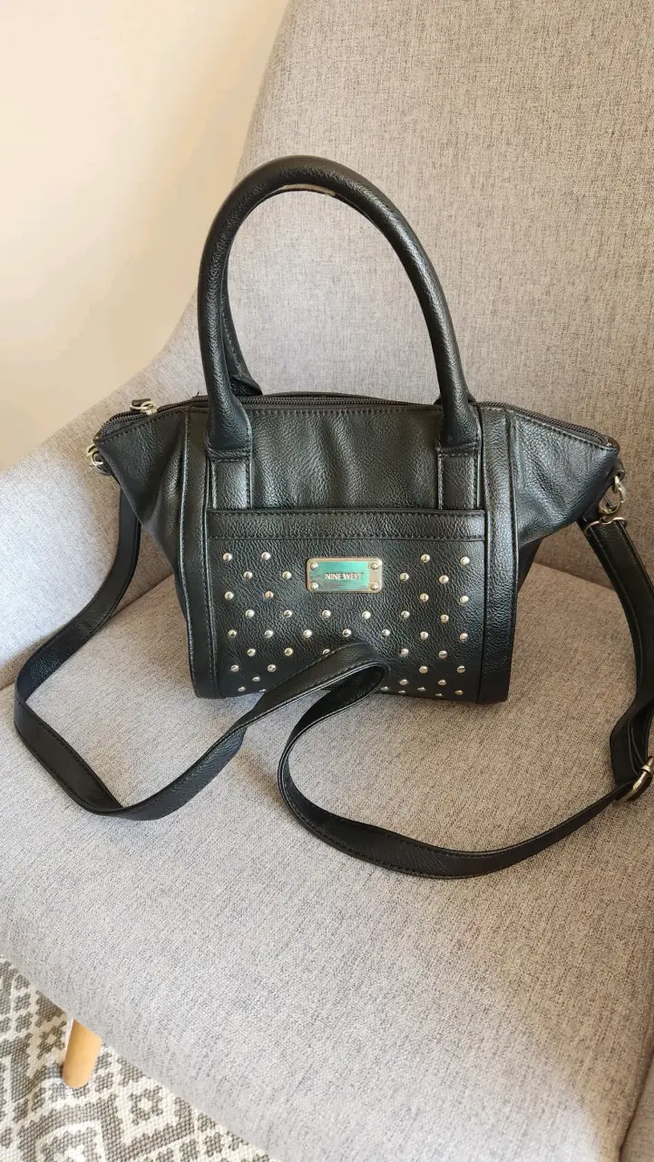Cartera negra Nine West con tachas - 2