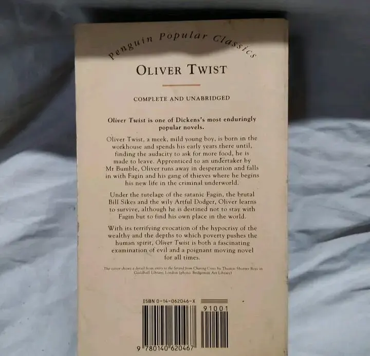 Libro Oliver Twist de Charles Dickens Penguin Popular Classics - 2