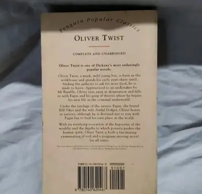 Libro Oliver Twist de Charles Dickens Penguin Popular Classics - miniatura 2