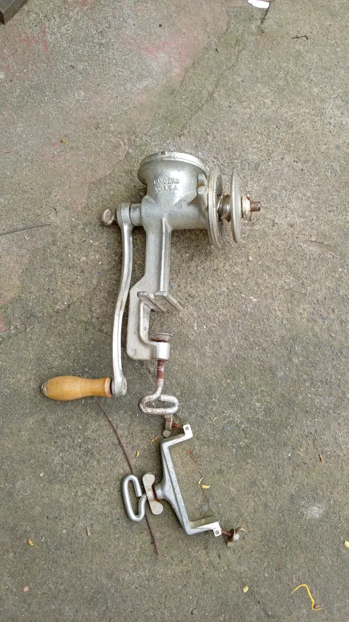 Moledor de carne manual vintage Landers - 1