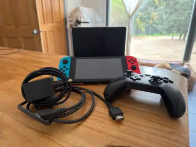 Consola Nintendo Switch 1 con accesorios - miniatura 1