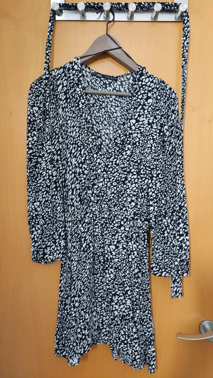 Vestido estampado blanco y negro Zara - 1