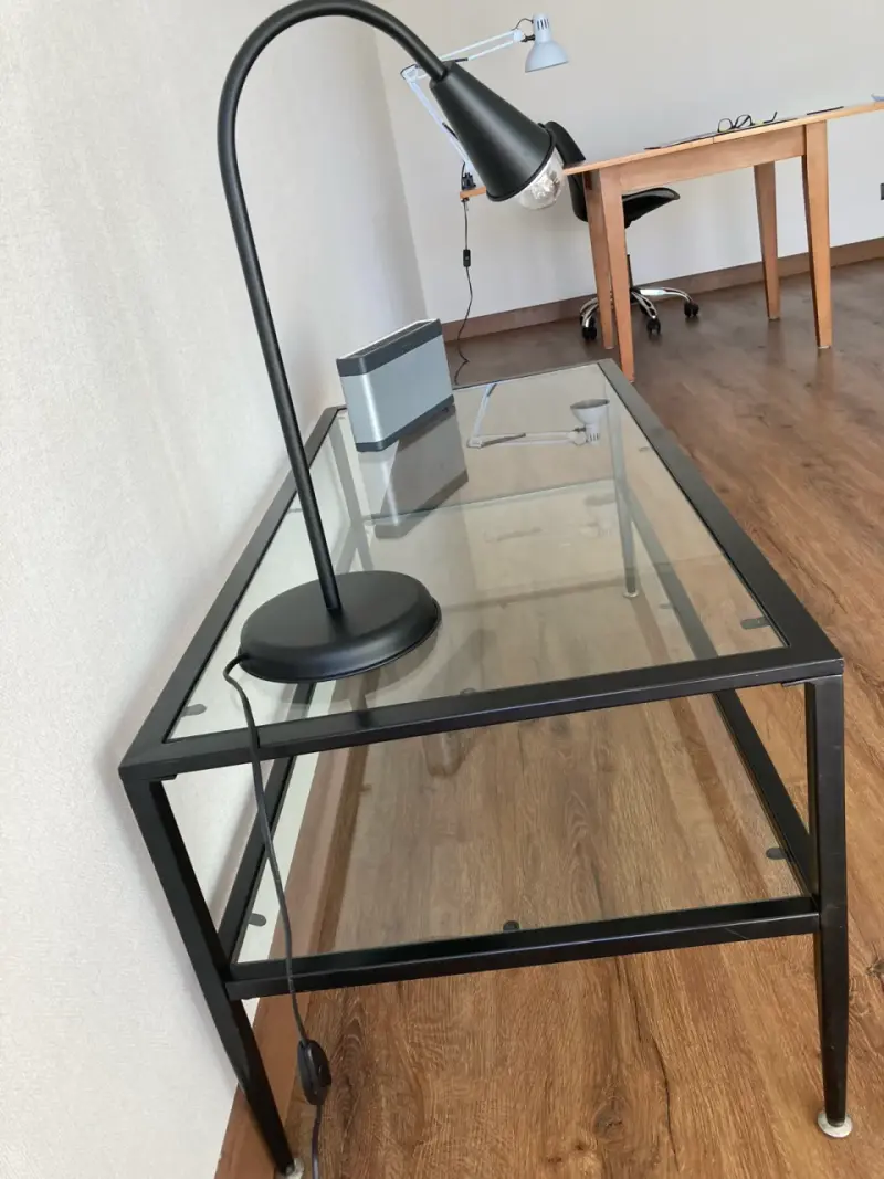 Mesa de centro de vidrio con estructura metálica - 3