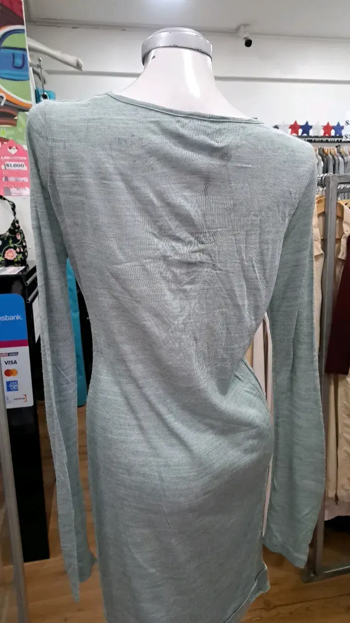 Vestido ajustado verde con diseño de nudo - 3
