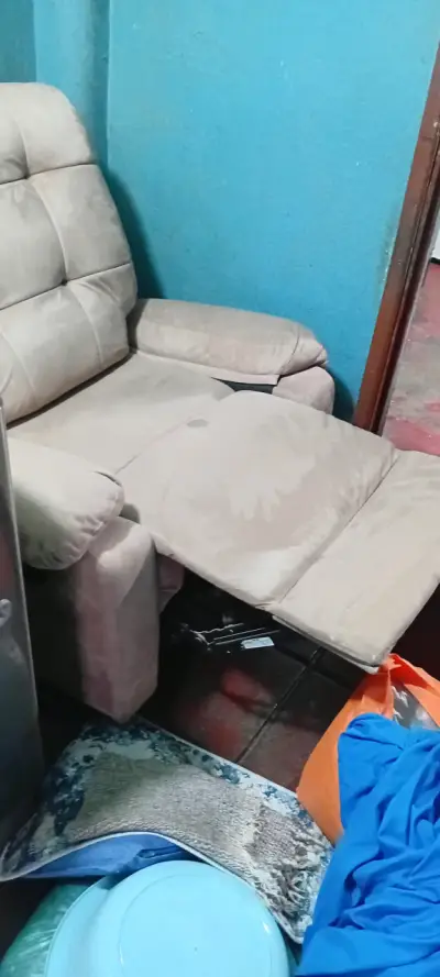 Sillón reclinable beige en buen estado - miniatura 1