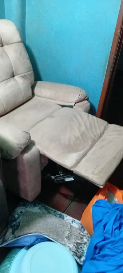 Sillón reclinable beige en buen estado - miniatura 3