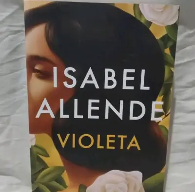 Libro 'Violeta' de Isabel Allende en buen estado - miniatura 1