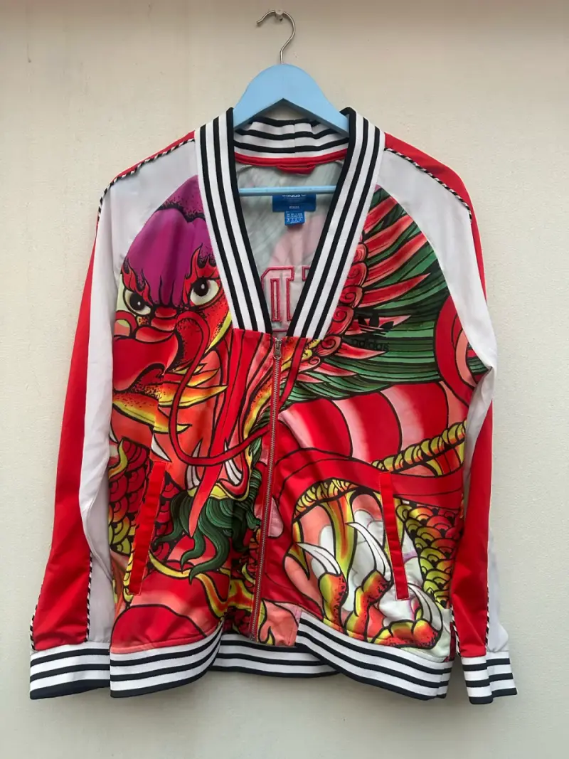 Chaqueta deportiva Adidas estampada colorida - 3