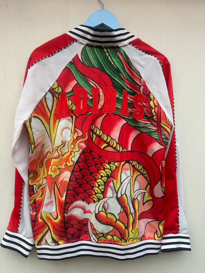 Chaqueta deportiva Adidas estampada colorida - 4