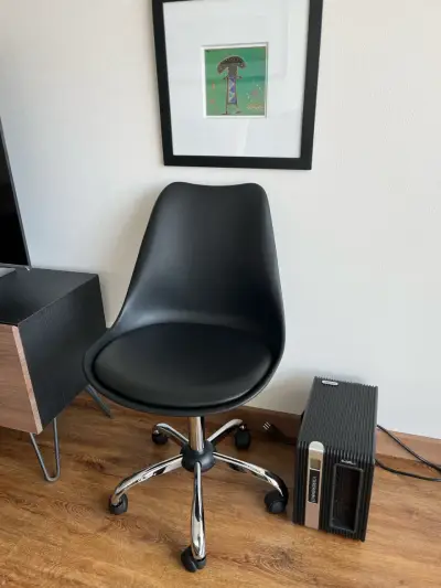 Silla de oficina Sur Diseño negra con ruedas - miniatura 1
