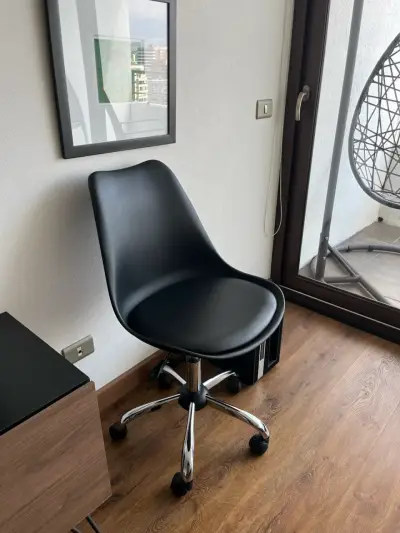 Silla de oficina Sur Diseño negra con ruedas - miniatura 2