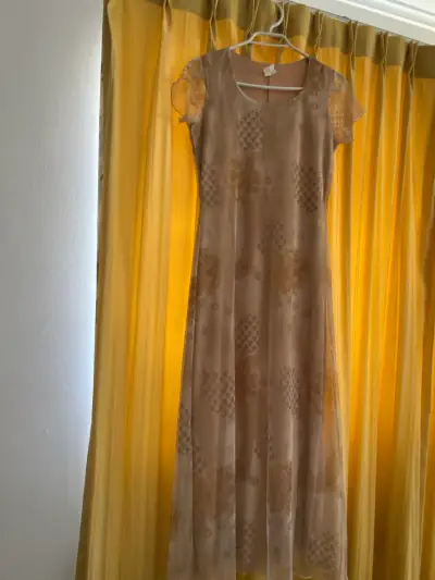 Vestido largo transparente con diseño floral - miniatura 1