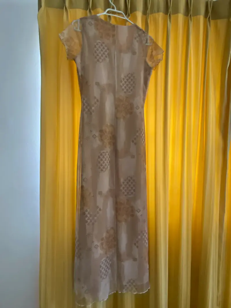 Vestido largo transparente con diseño floral - 2