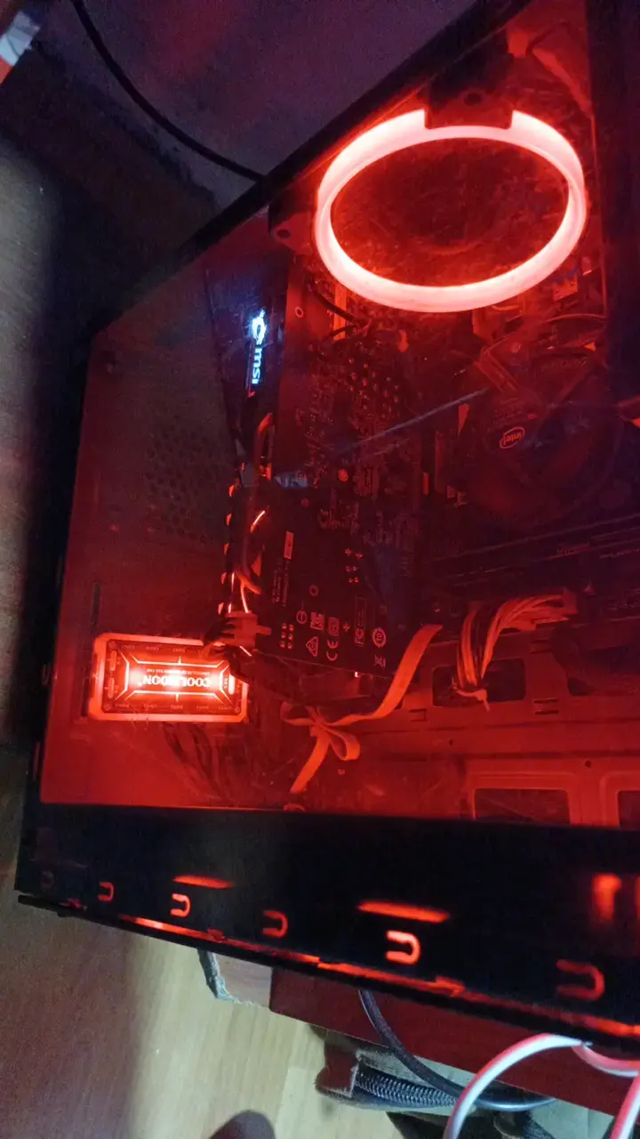 PC Gamer con Luces LED Rojas y Procesador Intel i3 - 2