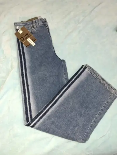Jeans de mujer con diseño lateral a rayas. - miniatura 1