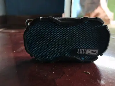 Parlante portátil Altec Lansing resistente al agua - miniatura 1