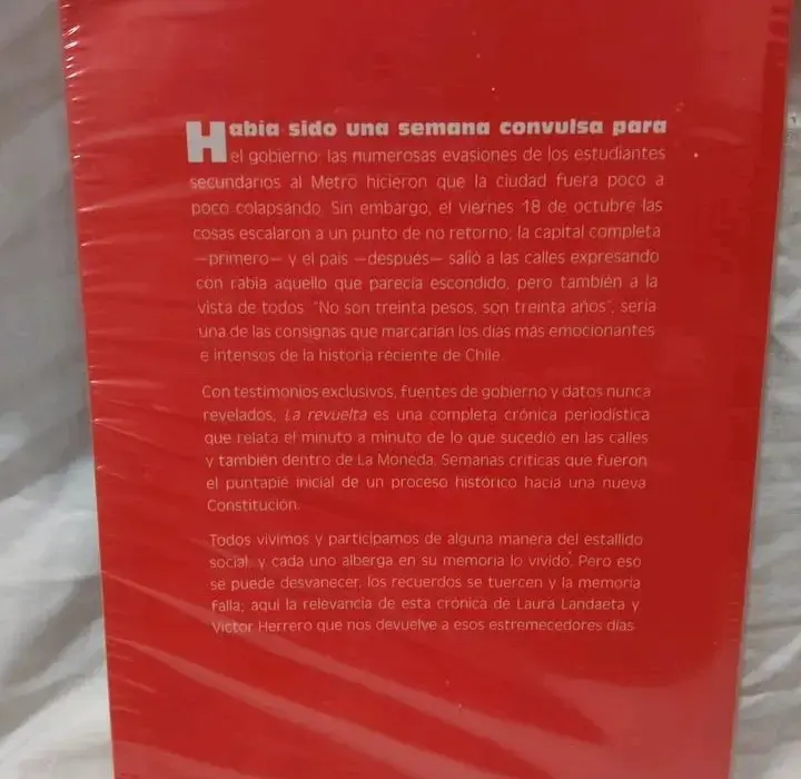 Libro La Revuelta de Laura Landaeta y Víctor Herrero - 2
