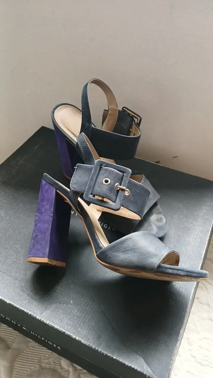 Sandalias de tacón alto azul con hebilla - 2