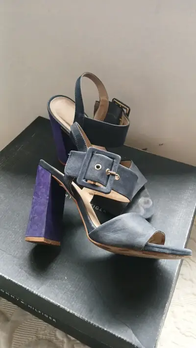 Sandalias de tacón alto azul con hebilla - miniatura 2