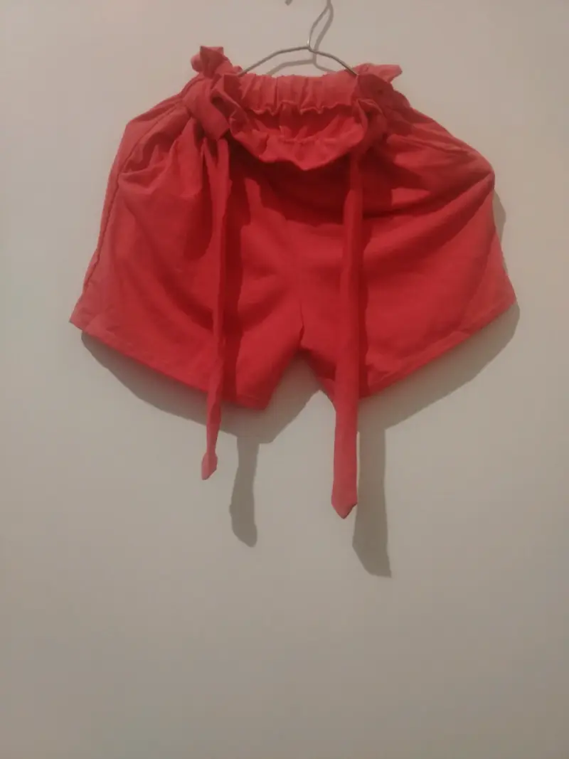 Shorts rojos con lazo para mujer