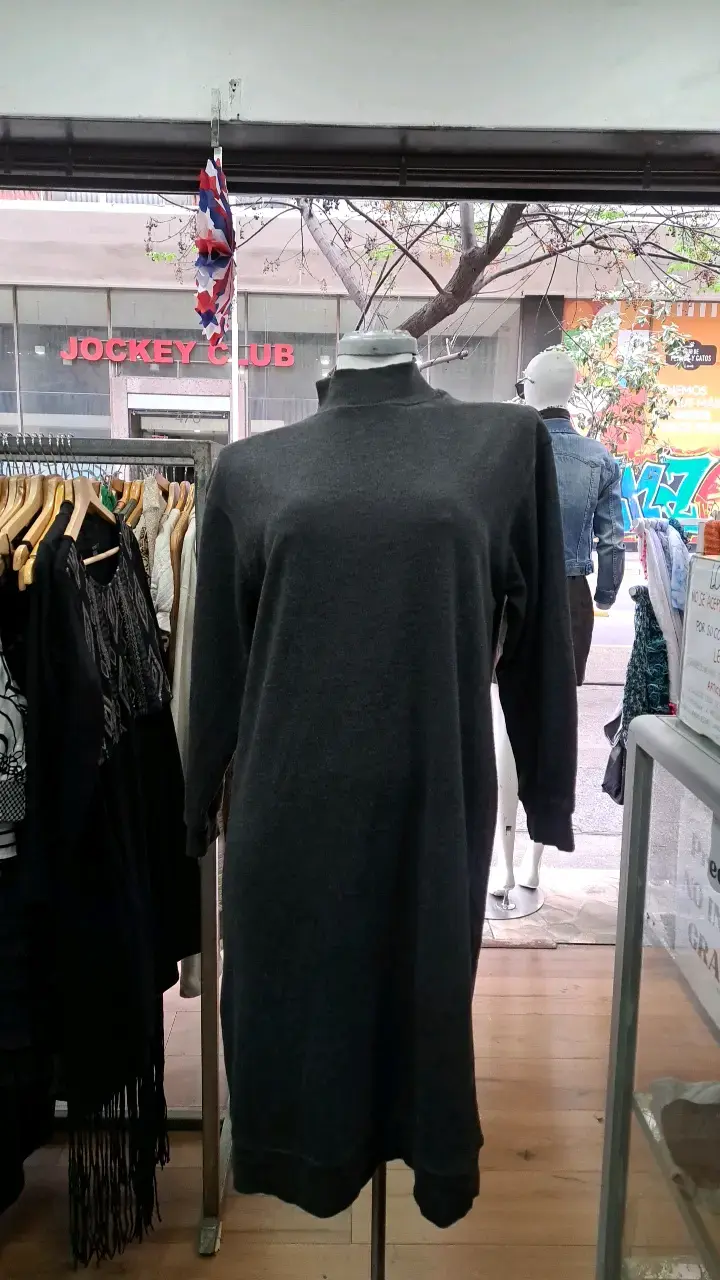 Vestido de punto gris oscuro con cuello alto - 1