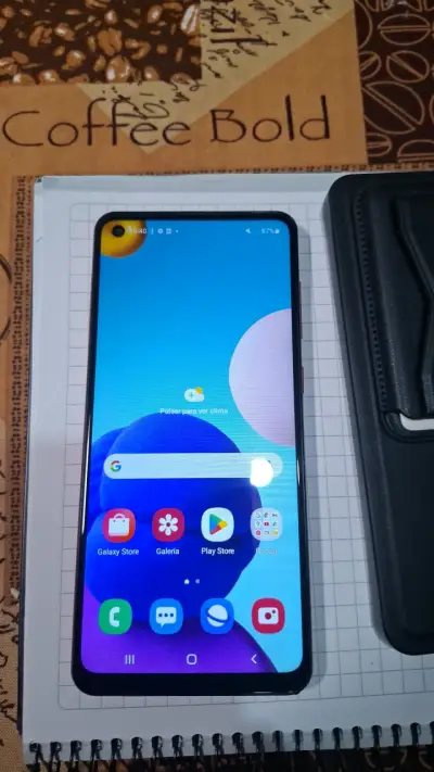 Samsung Galaxy A21s rojo con fundas - miniatura 1