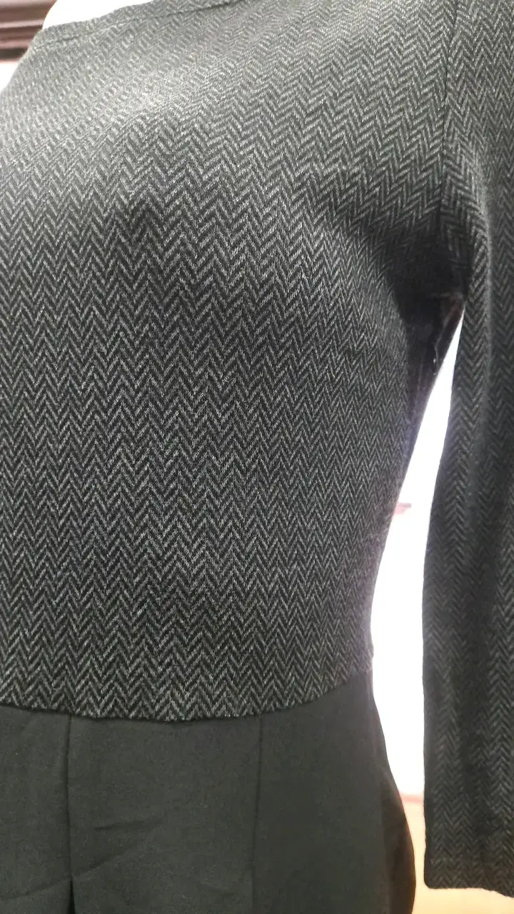 Vestido negro elegante para mujer - 3