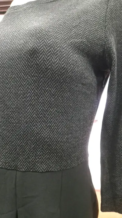 Vestido negro elegante para mujer - miniatura 3