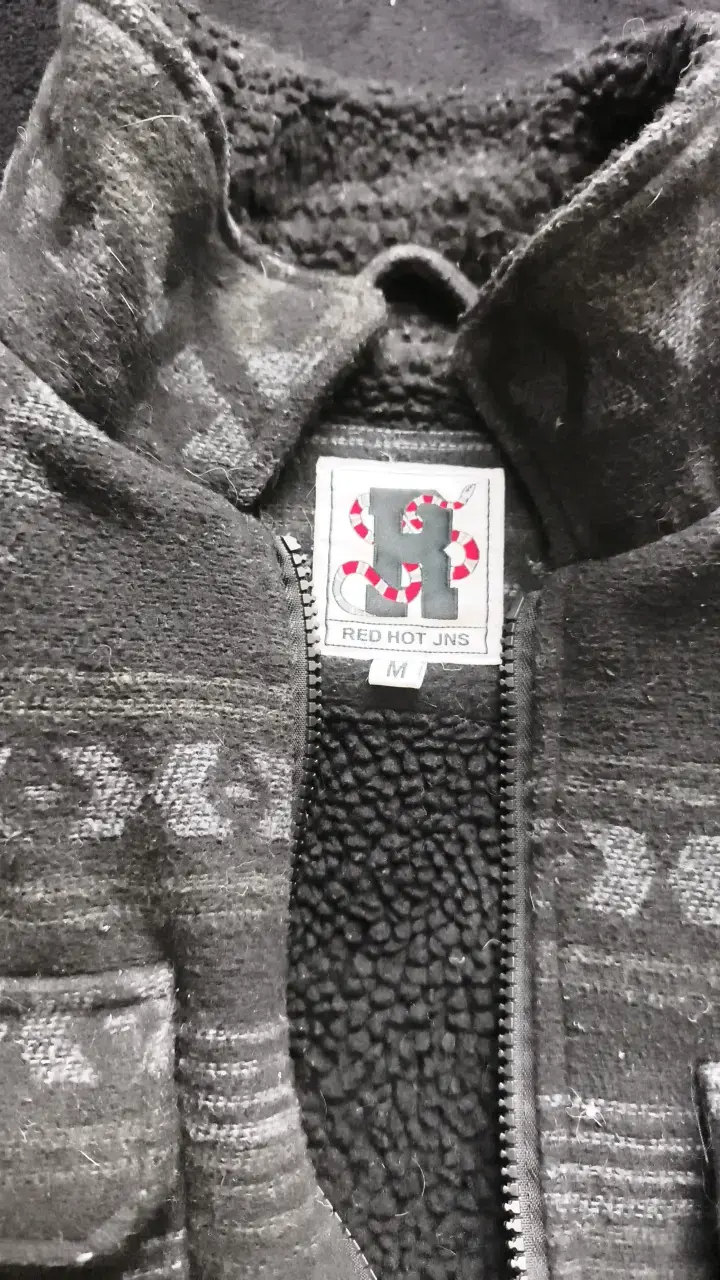 Chaqueta de lana gris con diseño tribal - 2