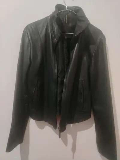 Chaqueta de cuero negra para mujer - miniatura 1