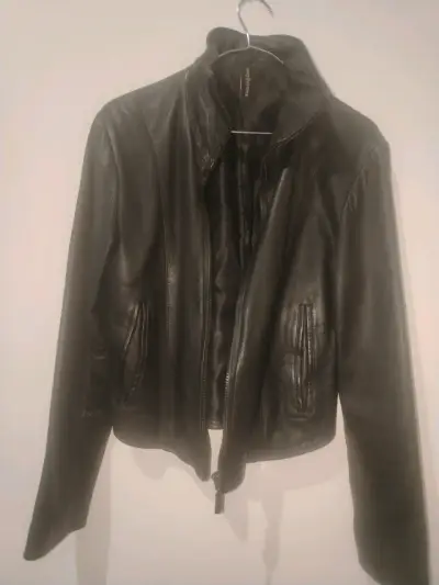 Chaqueta de cuero negra para mujer - miniatura 2