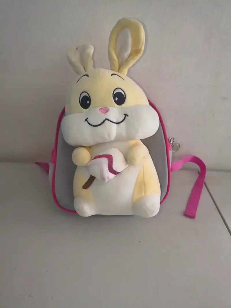 Mochila infantil conejo de peluche