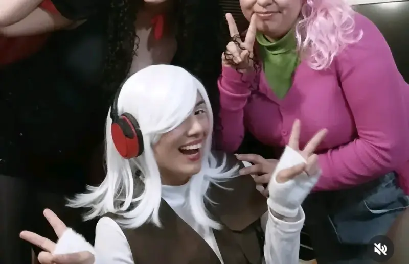 Peluca blanca corta estilo cosplay - 4