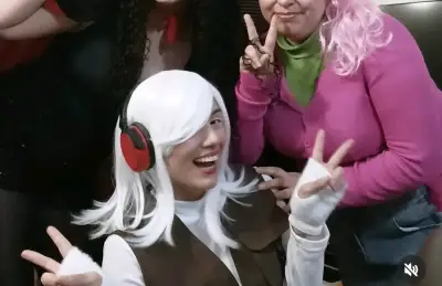 Peluca blanca corta estilo cosplay - miniatura 4
