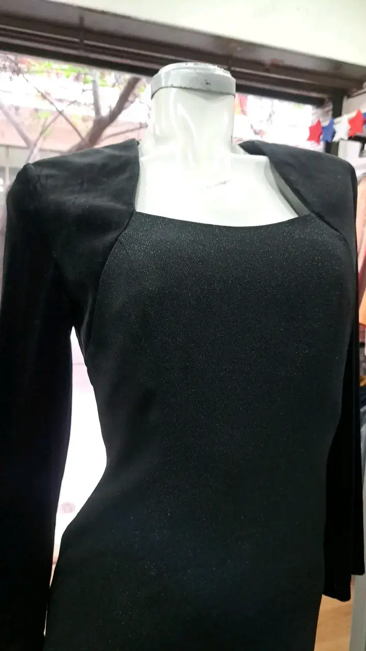 Vestido negro elegante de manga larga - 2