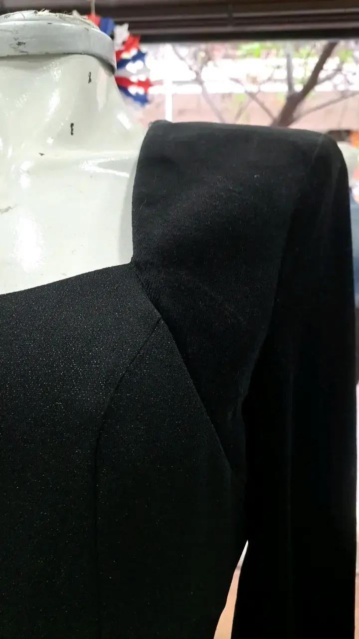 Vestido negro elegante de manga larga - 3