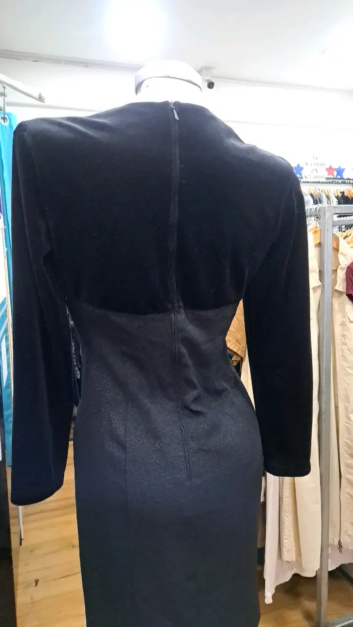 Vestido negro elegante de manga larga - 4