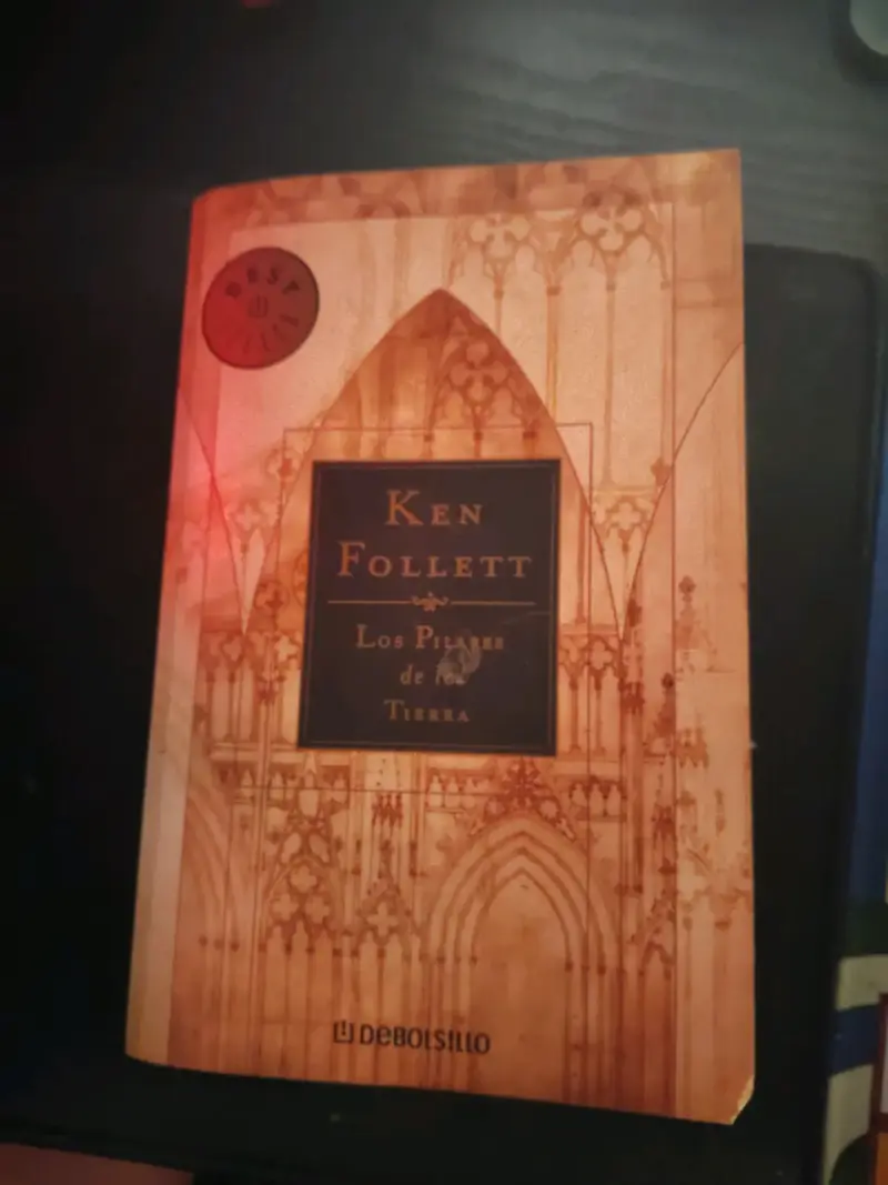 Libro 'Los Pilares de la Tierra' de Ken Follett