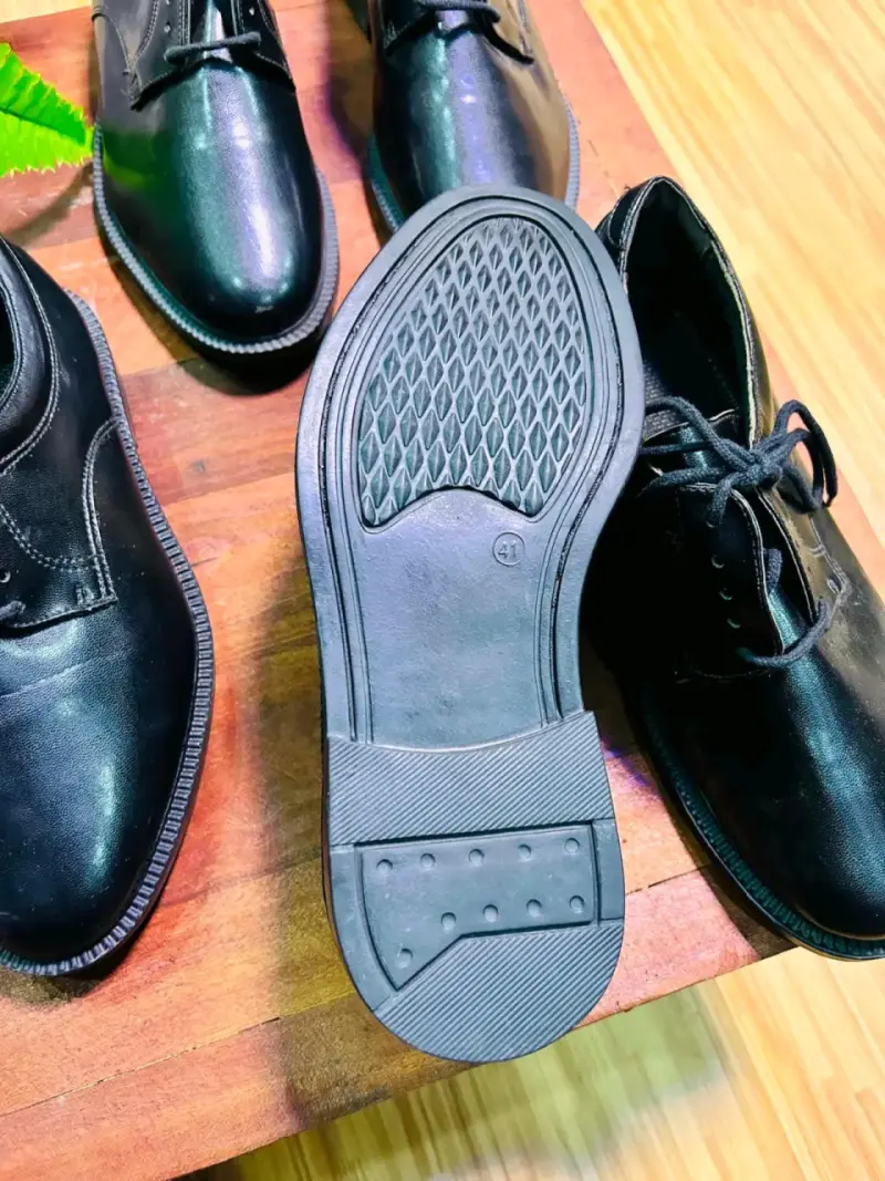 Zapatos formales de cuero negro para hombre - 2