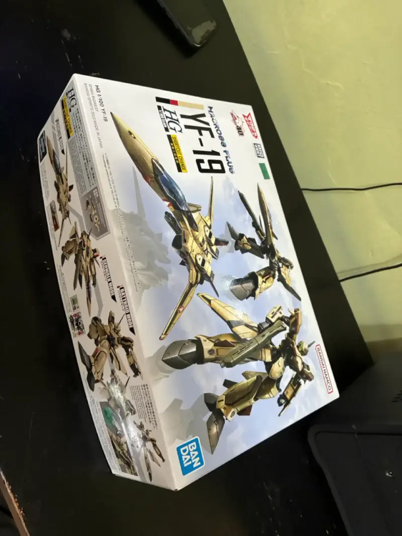 Modelo a escala Bandai VF-19 Macross Plus - 1