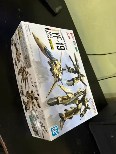 Modelo a escala Bandai VF-19 Macross Plus - miniatura 1