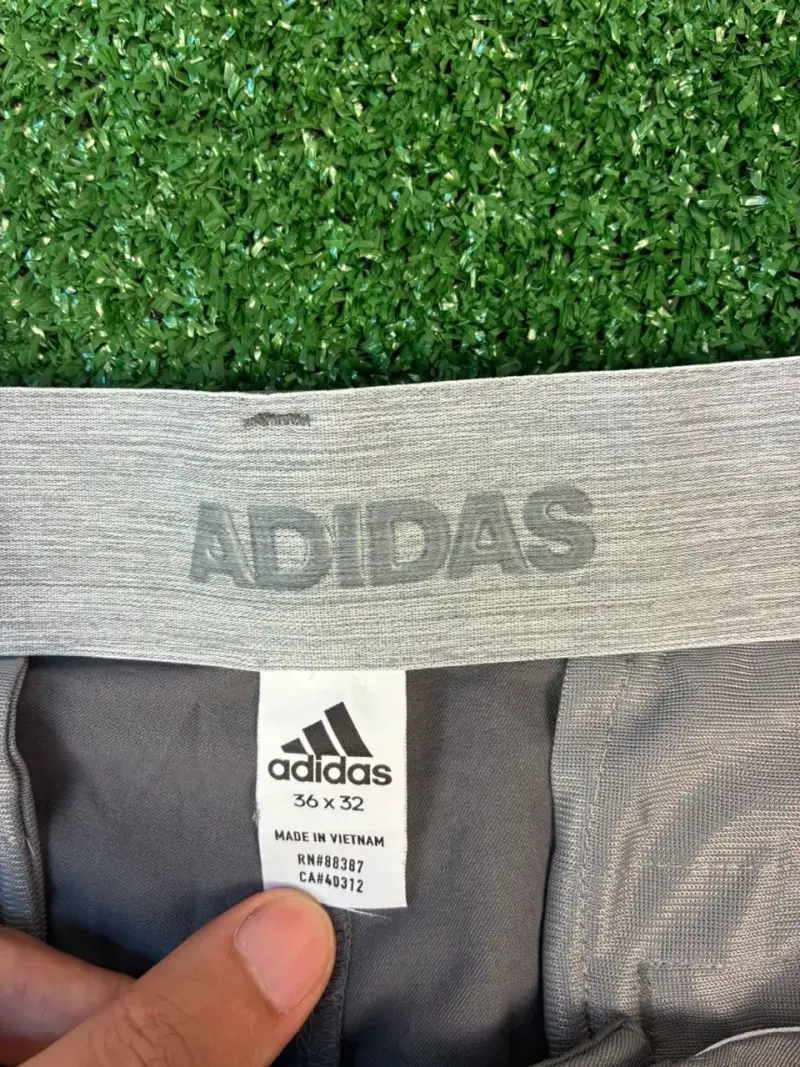 Pantalones deportivos grises Adidas para hombre - 3