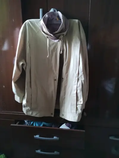 Chaqueta beige - miniatura 1