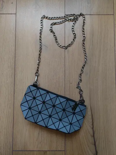 Cartera Baobao Issey Miyake geométrica gris - miniatura 1